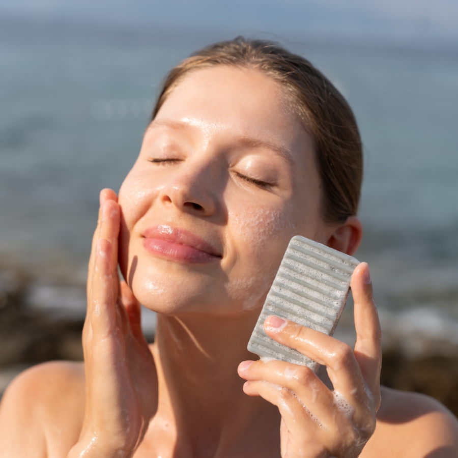 Handgemachte Naturseife bei der täglichen Hautpflege