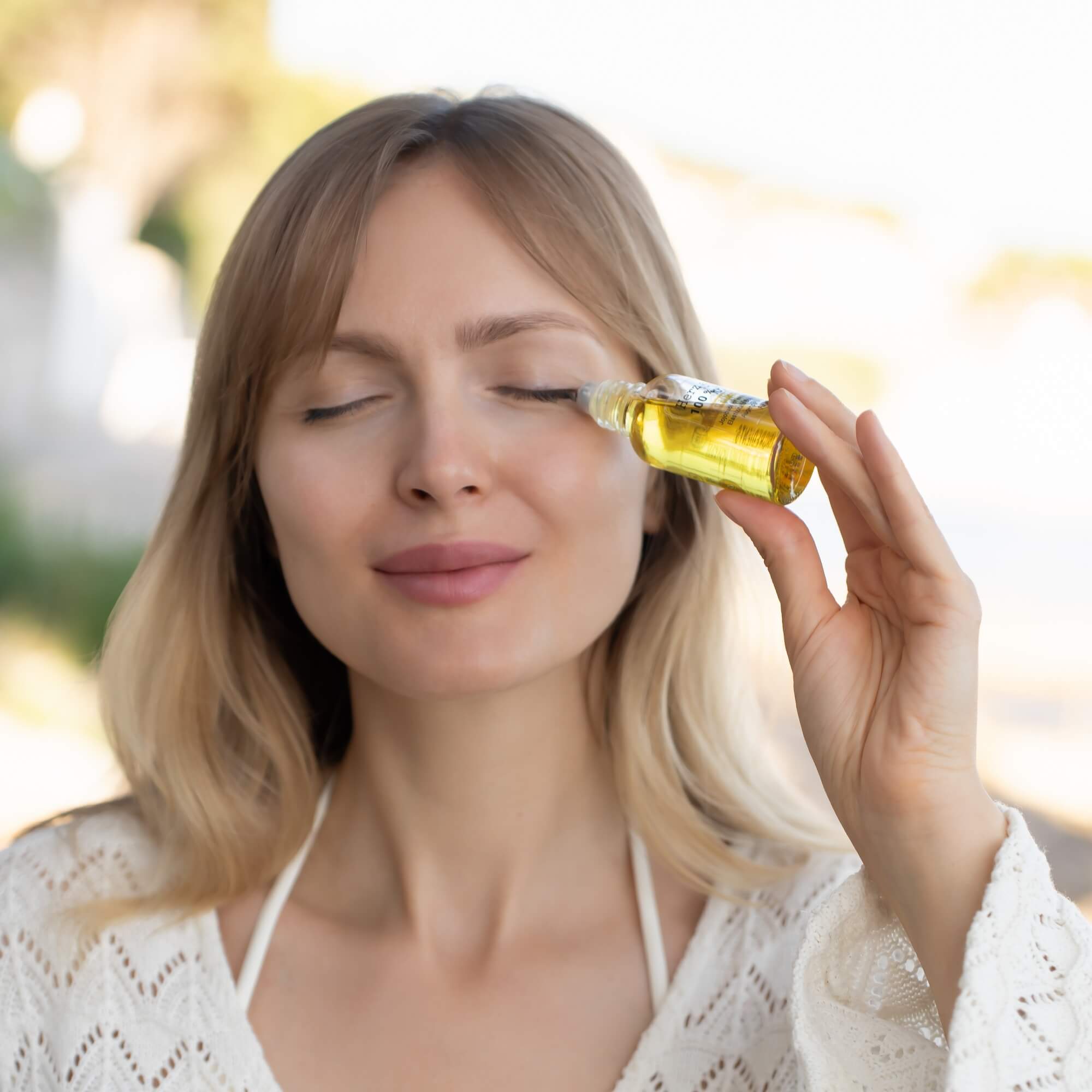 Herz aus Gold – 100 % kaltgepresstes Jojobaöl im Roll-on für die empfindliche Augenpartie
