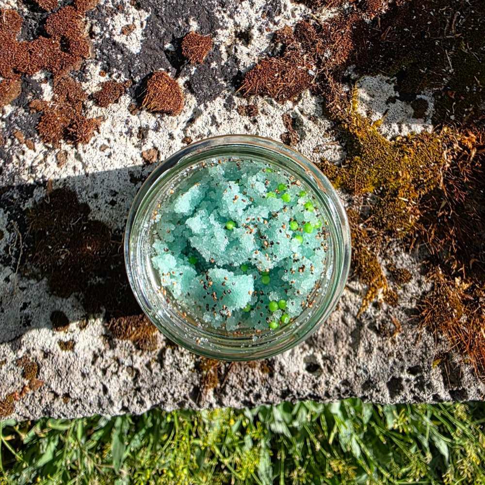 QuerBeet Scrub Salzpeeling für Gartenhände im Glas – handgemachtes Peeling mit Salz, Reiskeimöl sowie Litsea- und Rosmarinöl für stark beanspruchte Hände