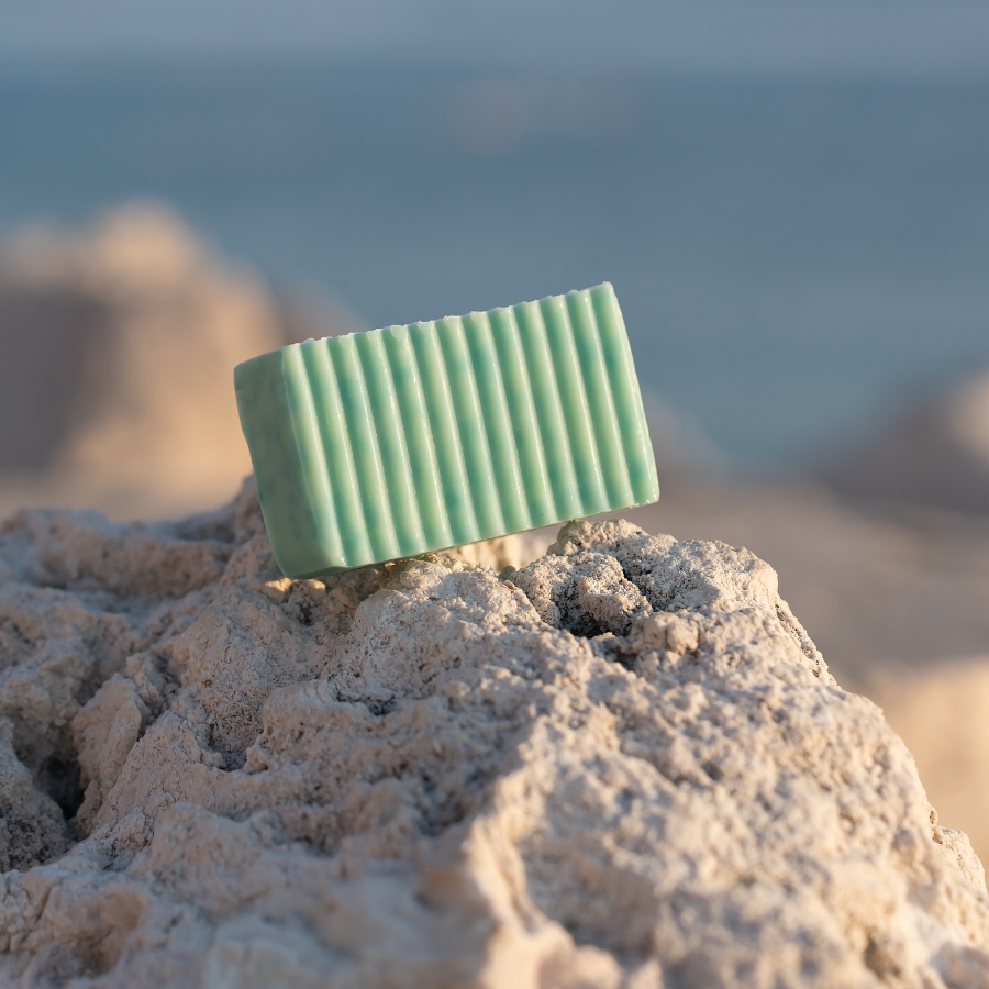 Duschseife LindenBlüte auf Fels am Meer
