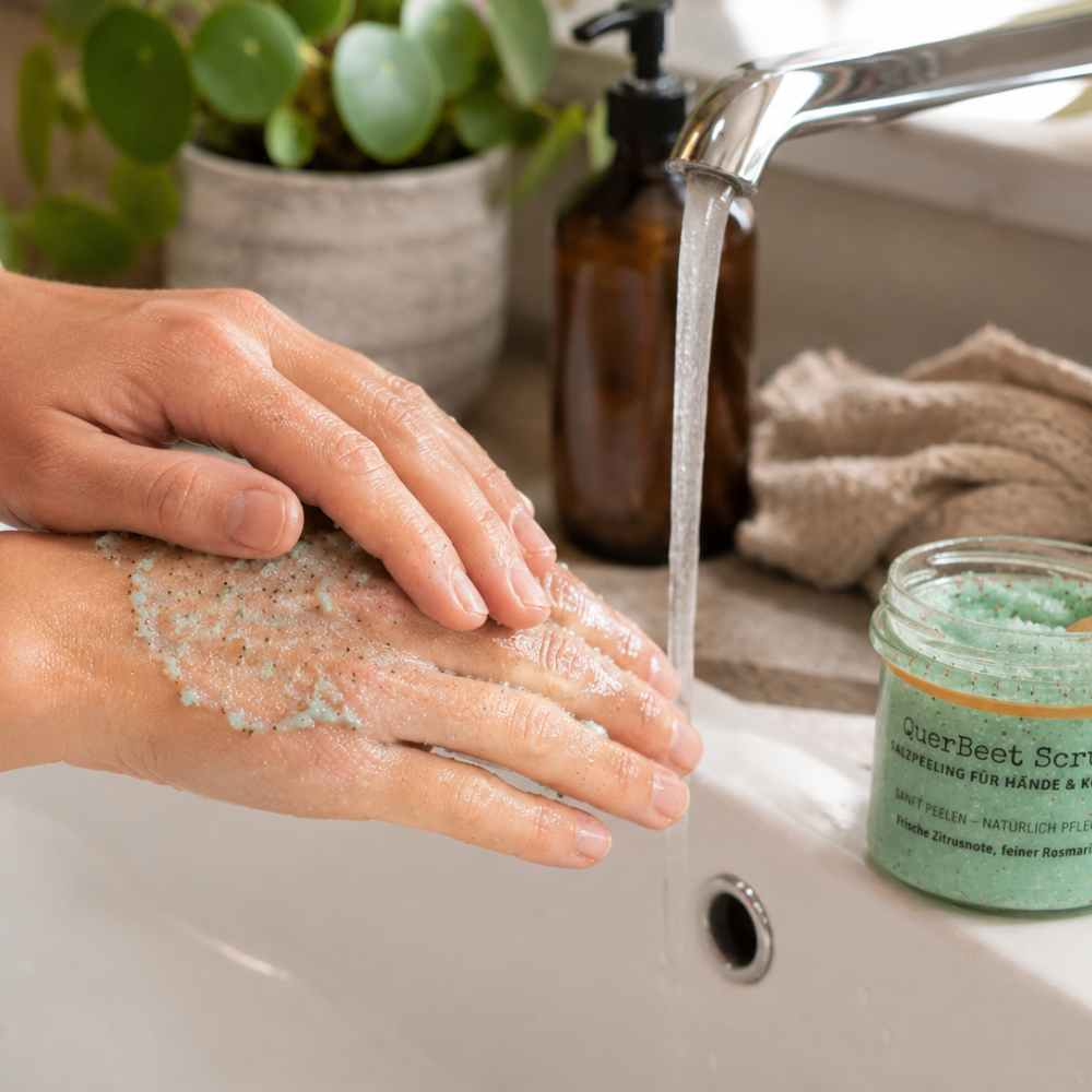 Handpflege nach der Gartenarbeit – Salzpeeling für saubere und gepflegte Hände