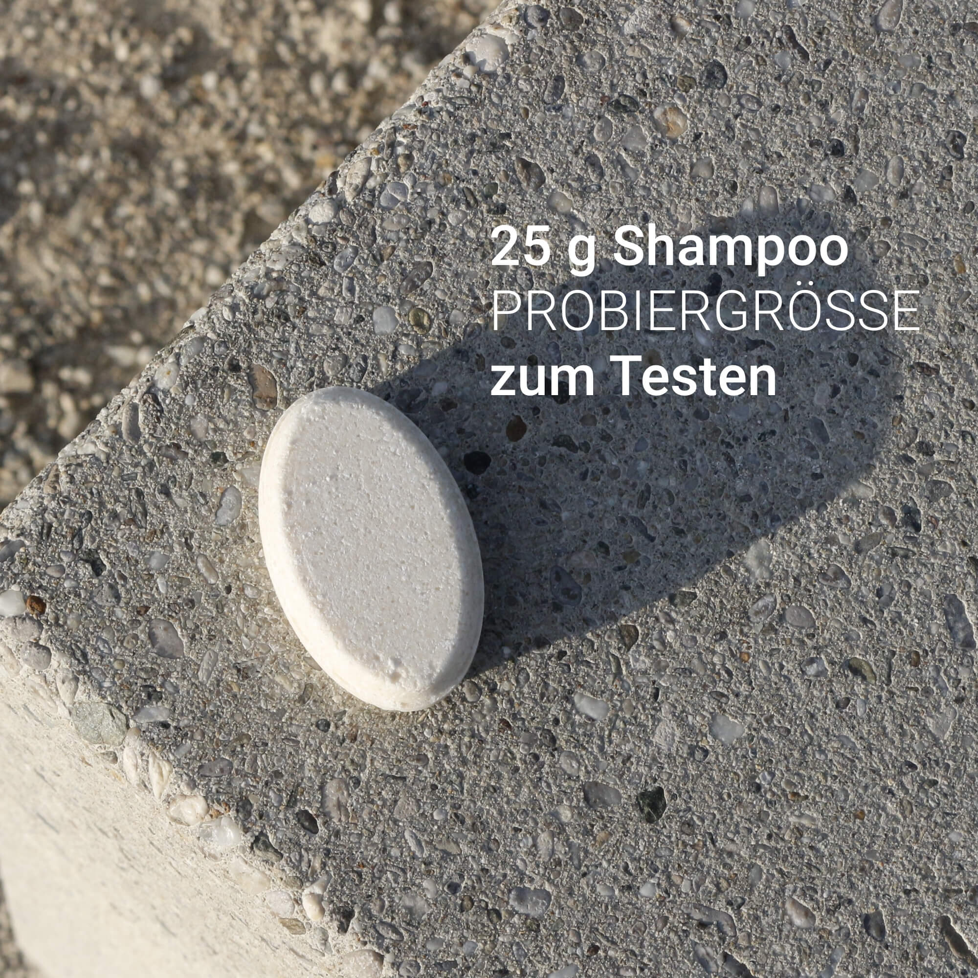 Festes Shampoo No. 4 HaarPracht bei der Anwendung im nassen Haar – Premium Shampoo Bar für alle Haartypen - Probiergröße.