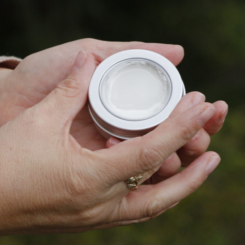 SahnePur Creme mit Bio-Sheabutter und Mandelöl für trockene Hände und Haut