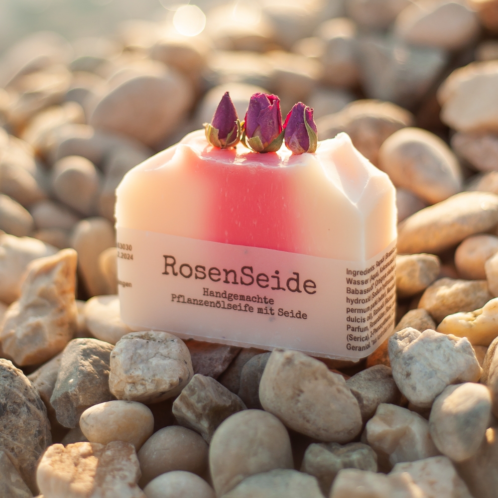 Handgemachte RosenSeide Seife mit Seidenproteinen und Rosenduft