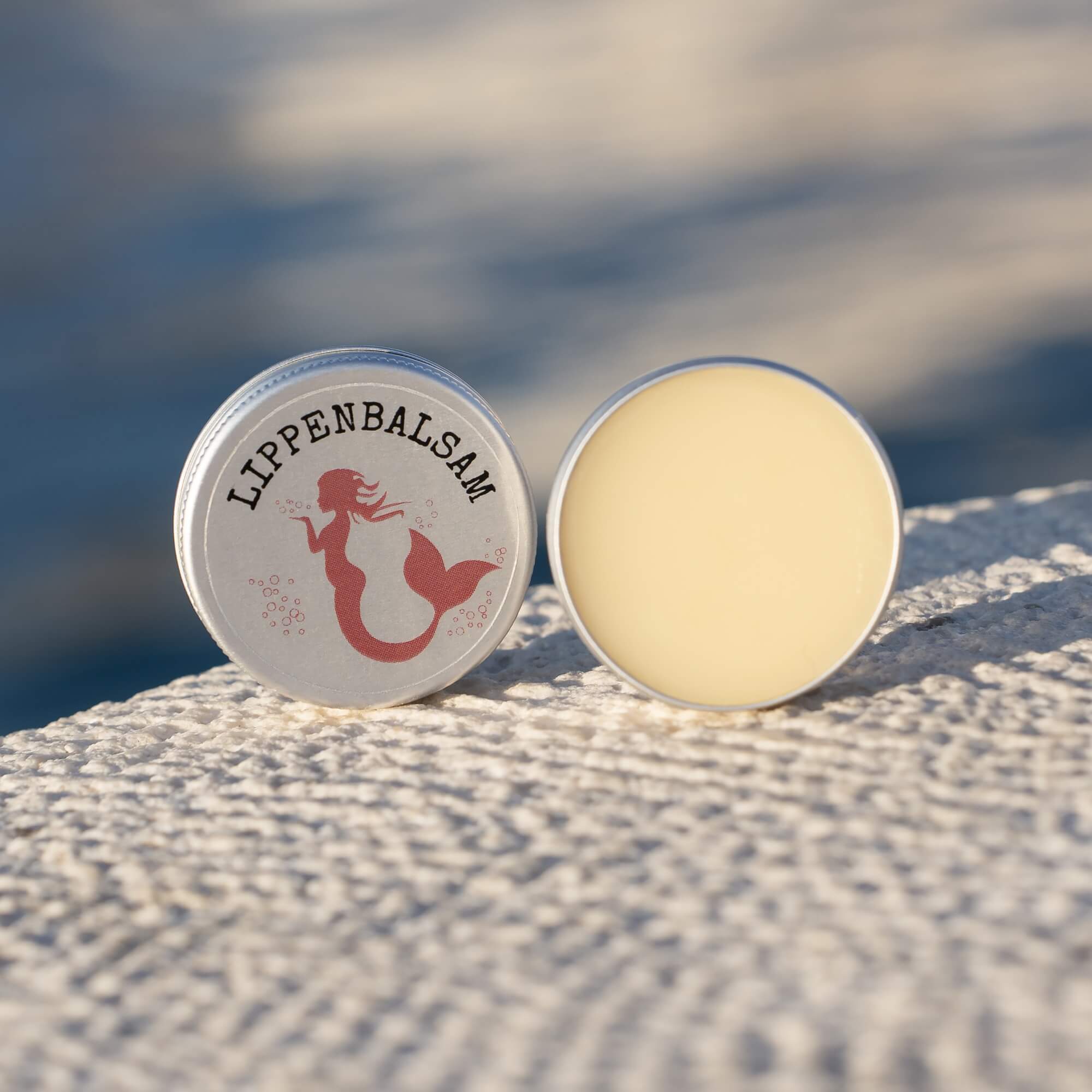 Handgemachter Lippenbalsam ohne Duftstoffe und Mineralöl in einer kompakten Aludose – ideal für die tägliche Lippenpflege.