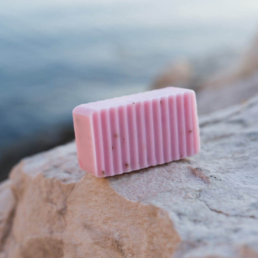 Duschseife BeerenLust – handgemachte Naturseife mit Himbeersamen