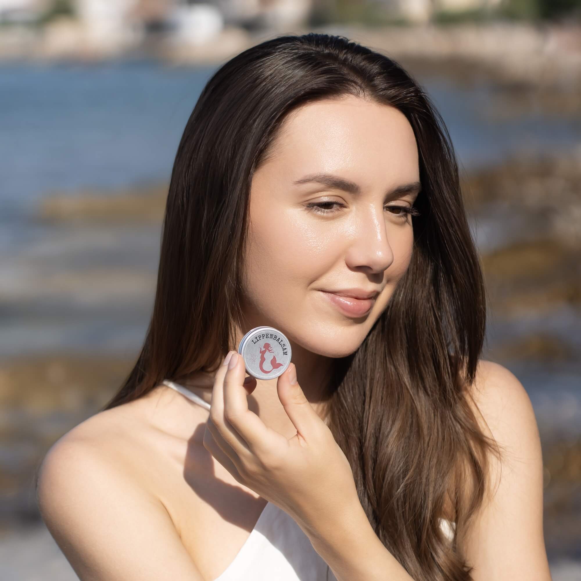 Lippenbalsam in der Aludose mit Meerjungfrau-Motiv – handgemachte Lippenpflege mit Jojobaöl, Sheabutter und Kokosöl.