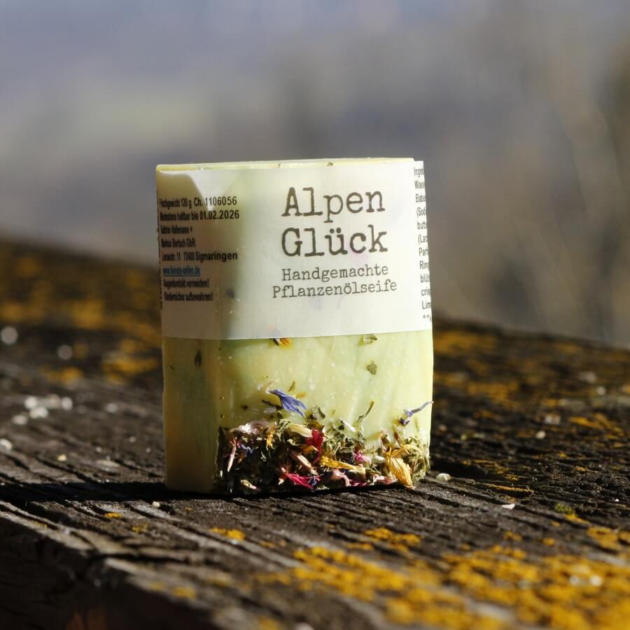 Handgemachte AlpenGlück Molkeseife mit Molke und Sheabutter